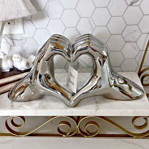 NEW! SILVER HANDS HEART LOVE SIGN DECOR